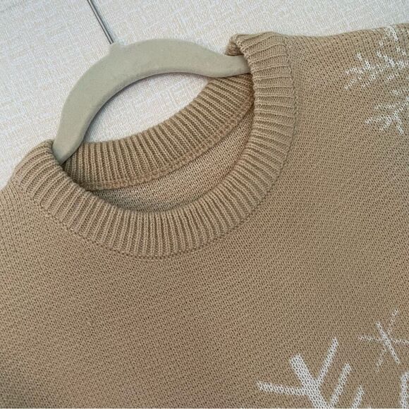 Ladies Snowflake Christmas Sweater, Tan & White, Crewneck, Medium, NWOT - Picture 5 of 7